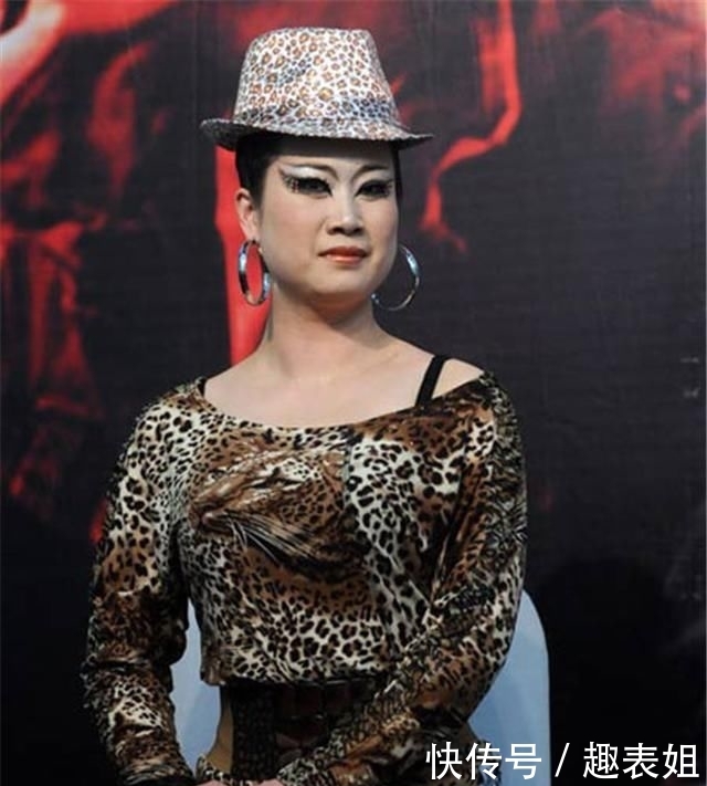 反感:令人“反感”的这几种衣服,三四十岁女人总爱穿,俗气又显老