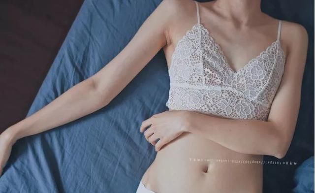 露背露肩深V的妹子别走，你们的内衣呢？