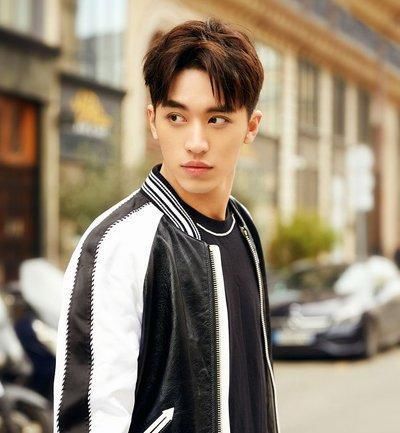 颜值不高没关系换个发型就行了，13款男学生短发发型来袭！