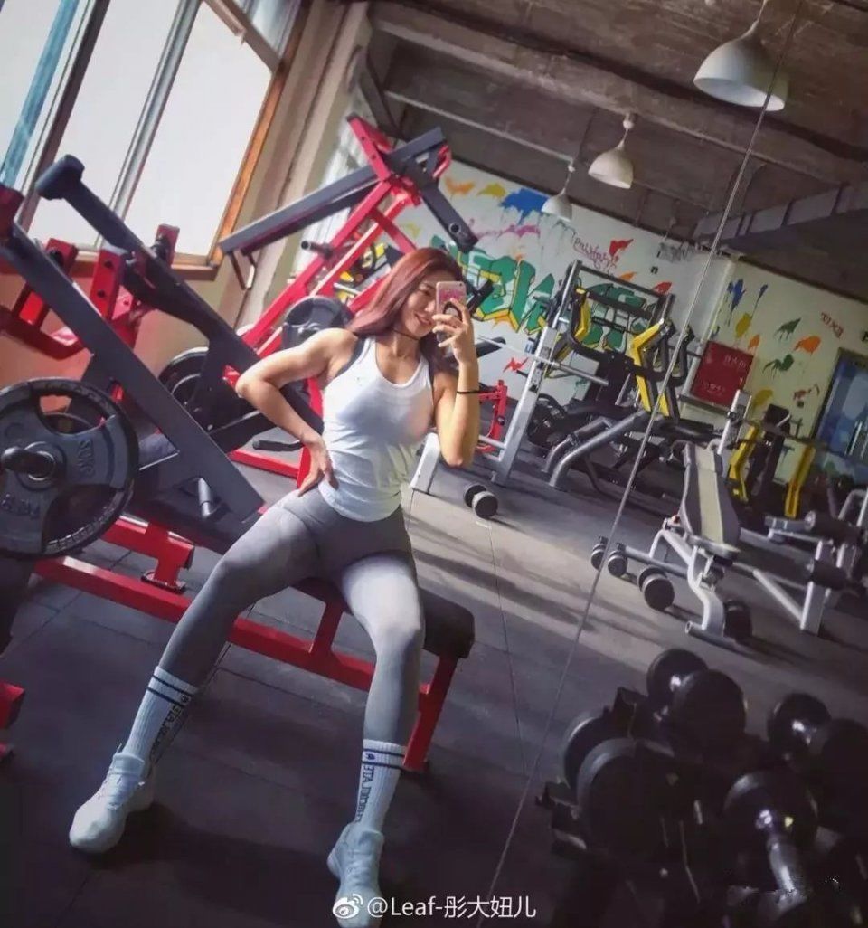 中国版“李燕花”刷爆健身圈，180cm的她获得比基尼冠军惊艳全场!