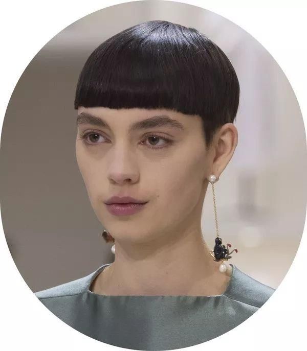 迪奥究竟有什么魔法让景甜如此着迷?