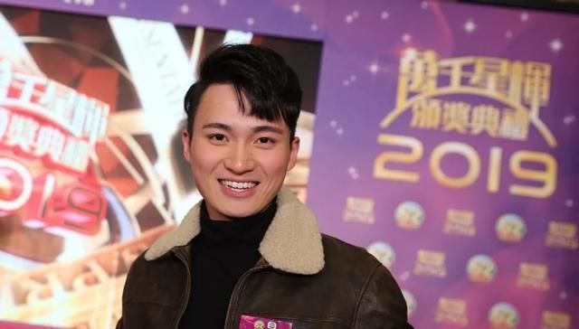  [爱回家之开]他入行仅四年就获4项大奖提名，未来TVB最值得期待的男星是他