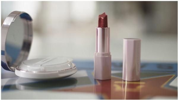  阅兵式■阅兵式上女兵的口红是雅诗兰黛、兰蔻？别猜了，是来自