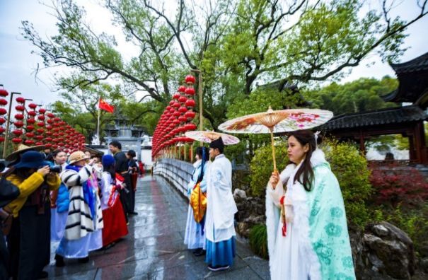 国内最“苛刻”的景区，不穿汉服不让进，游客：流于形式