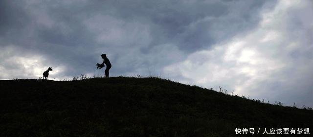 她身价百万，却返乡独住无人山坡，两年后乡亲刮目相看