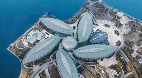 中国这里，是世界最大填海造陆工程，面积达152平方公里