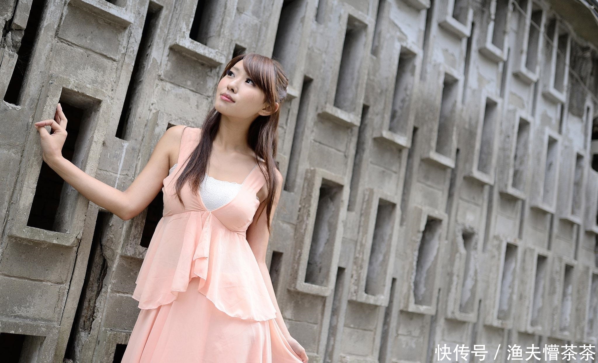  #写真#时尚穿搭推荐：时尚美女唯美写真，青春、靓丽，简直美爆了