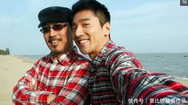 赵又廷和爸爸赵树海穿父子装合影,可网友都说