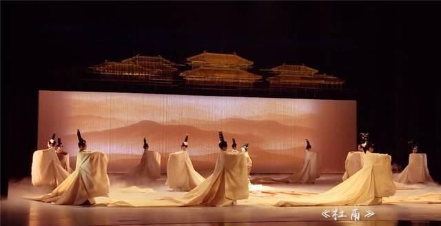 重庆彻底火了！又拿全国第一，网红城市当之无愧！