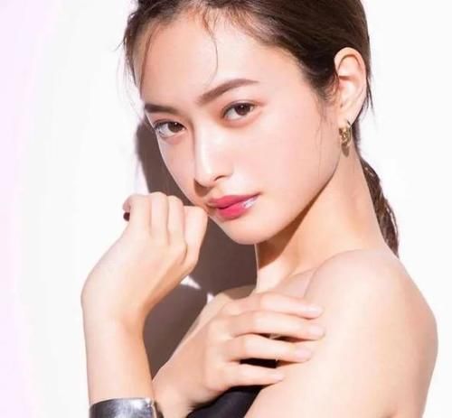  「定妆」定妆只能用散粉？不一定，这些方法化妆师都私藏