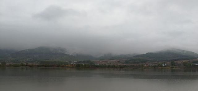  兰湖：母亲节延吉海兰湖垂钓，斤鲫拽走鱼竿很嚣张
