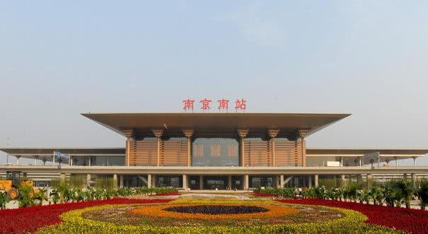  『建成』亚洲最豪华的火车站, 比南京站大6倍, 耗资300亿建成!