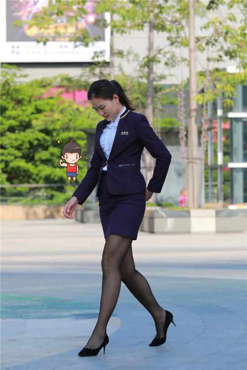  『工作』路人街拍：把工作制服穿出不一样韵味的小姐姐，美得很秀雅！