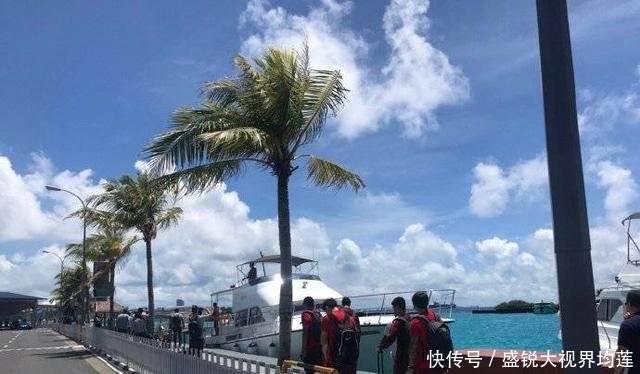 国足抵达马尔代夫 乘坐交通快艇前往下榻酒店