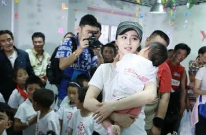 范冰冰为生病儿童现身，别说“偷税漏税”，这波没法黑了吧？