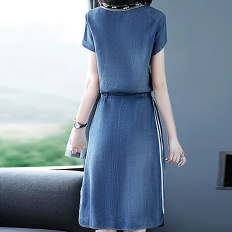 新发现一种裙叫:“波斯蓝”，70后穿白美嫩，80后穿精致有范