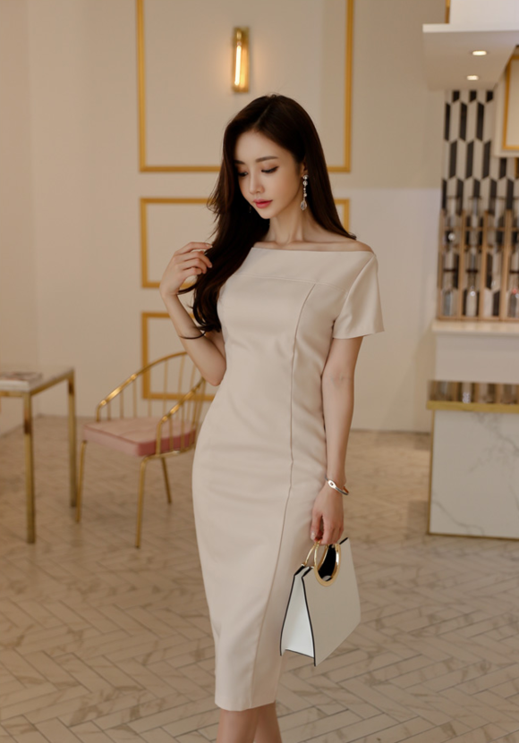 女神孙允珠，苦杏白果淡色立体森系连衣裙