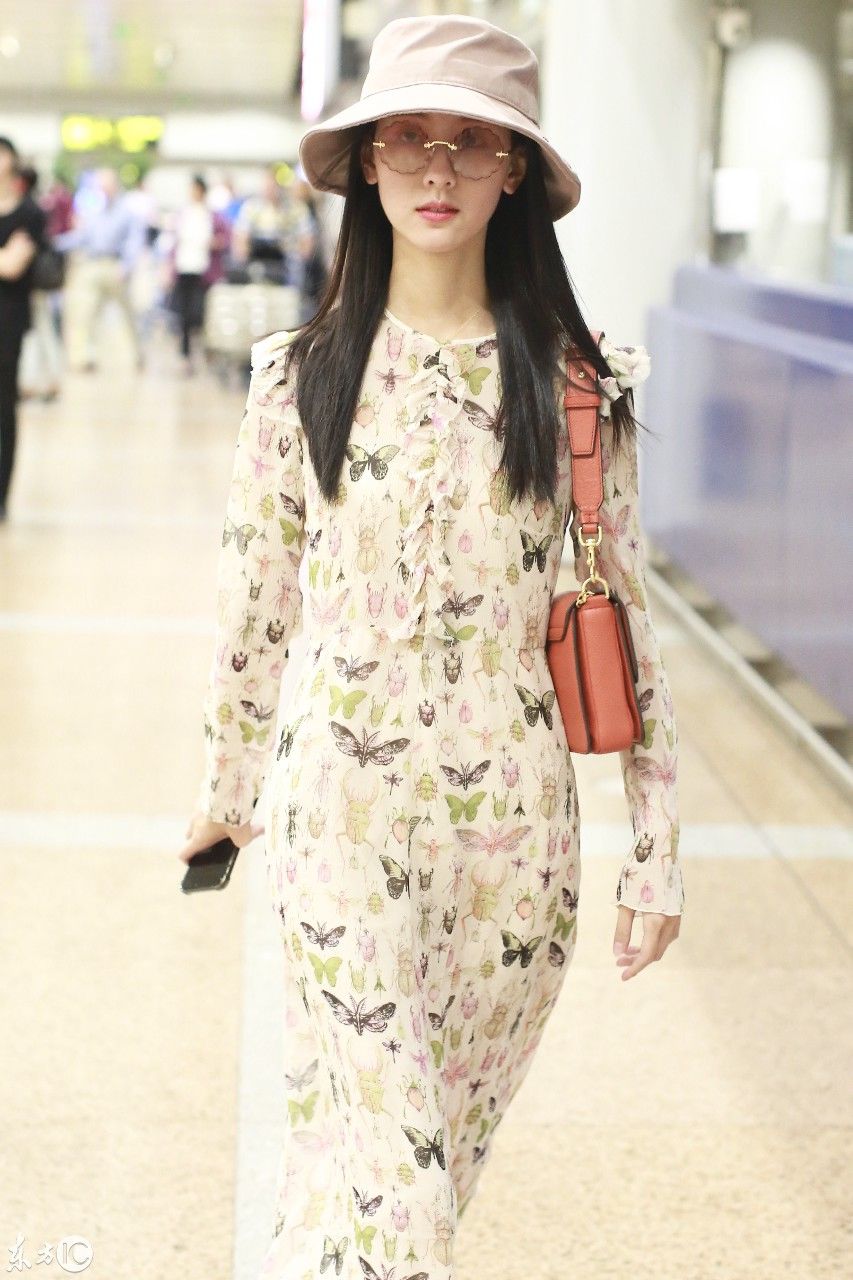 陈都灵和宋佳同日现身北京，各有各的气质，他们两个你喜欢谁呢