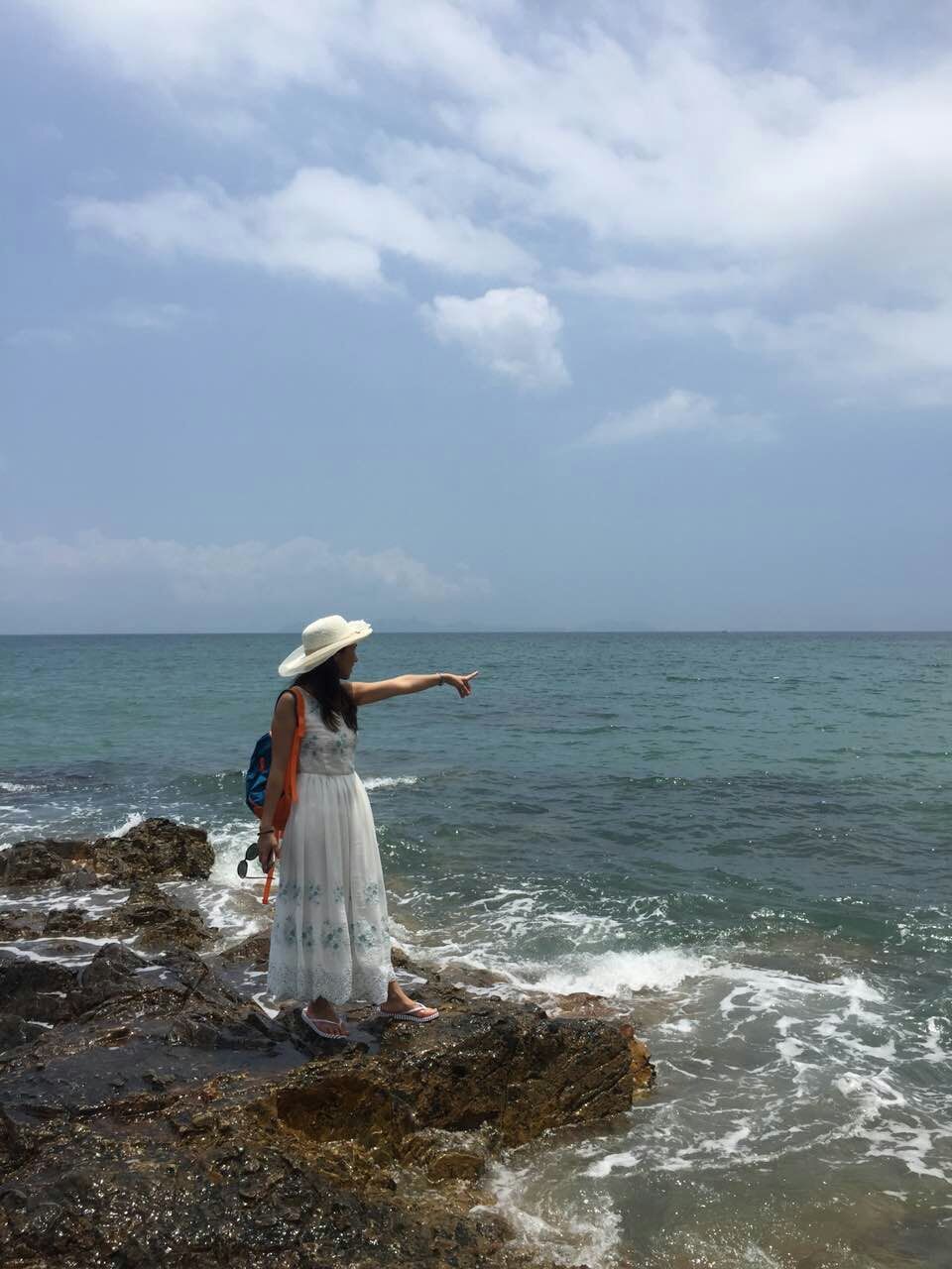 深圳南澳杨梅坑海边的飘逸美女