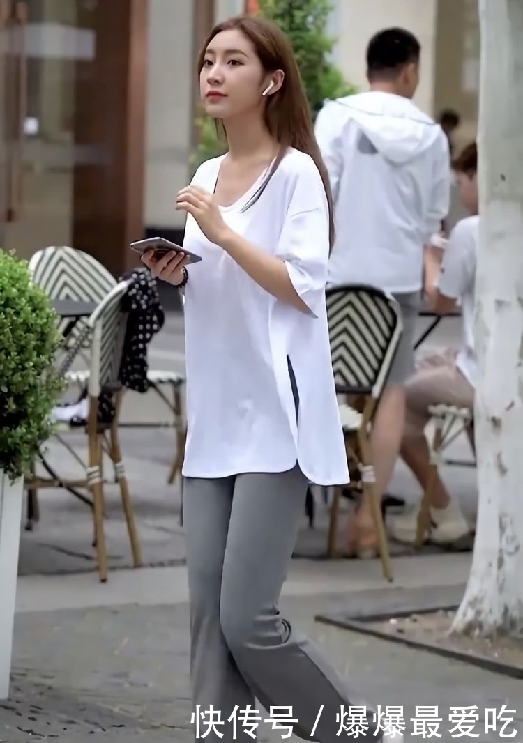 美女■美女是来街拍还是去买菜,穿着“睡衣”就出门了,够接地气