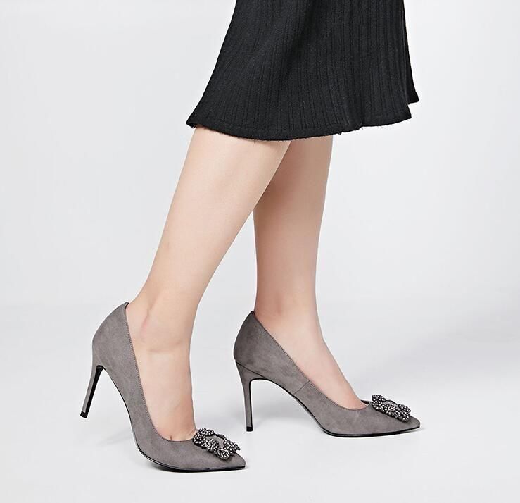 一见钟情尖头细跟高跟鞋，穿出女王范