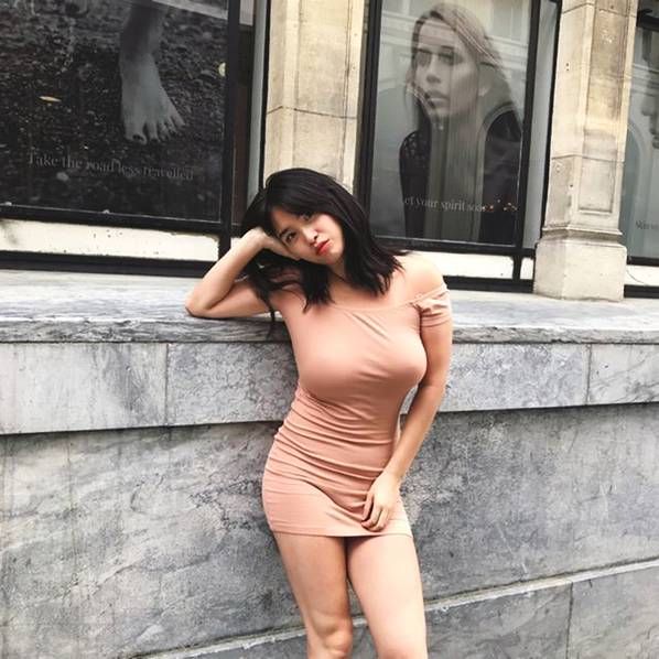 韩国妹穿了一条肉色连衣裙 成功吸引几万人