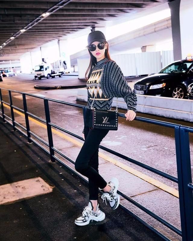 这么穿真显瘦!网友:袁姗姗的“犀牛鞋”，今年必火!