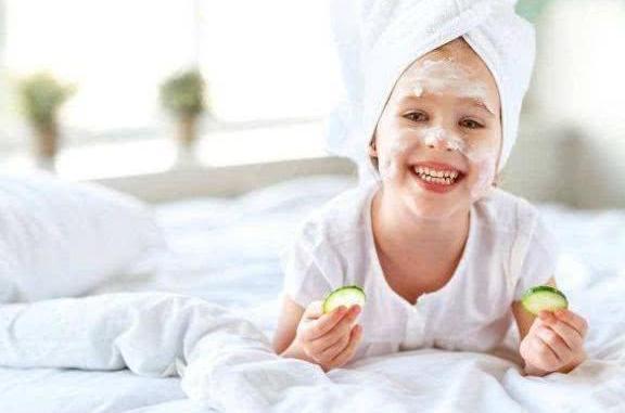 女人坚持化妆和素颜，十年之后会有什么变化？答案说出来你可能都