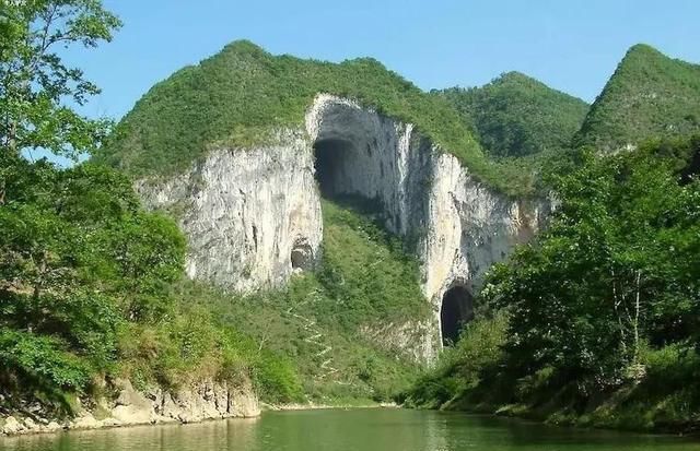 贵州深山里的一个洞穴，穿越后发现，这里竟然是另一个世界