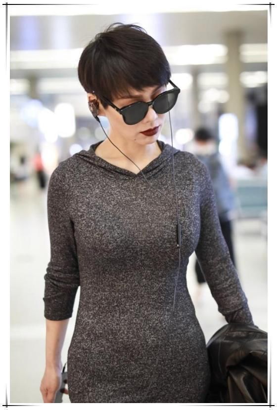 40多岁女人就别乱穿了，学宁静这样，短发也能穿出满满女人味!