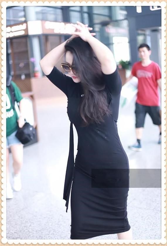 当徐冬冬和冉莹颖同穿紧身裙的那一刻，我才知道什么叫魔鬼身材！