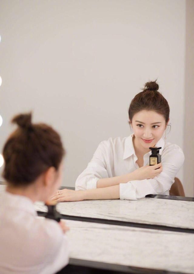 景甜这份style你可喜欢，没一件都特简单，却穿出高级感