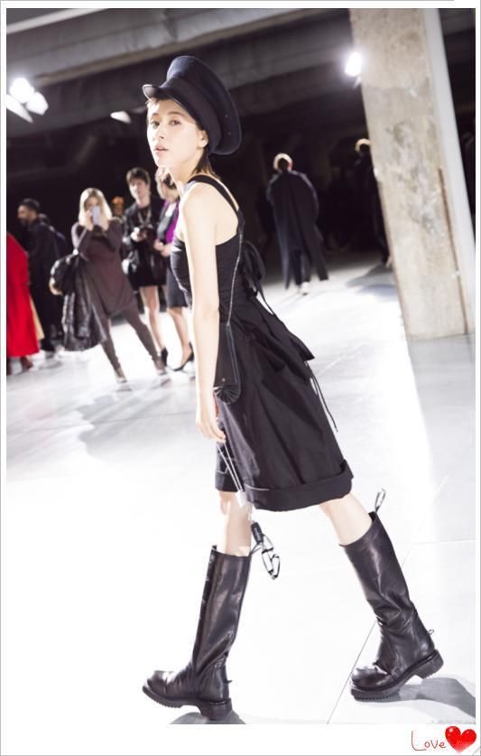 看了景甜贝雷帽，再看看王子文，才知道轻熟女与精灵女差距有多大