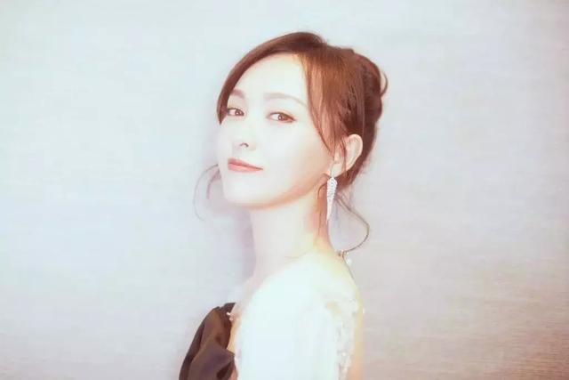 哪有完美的脸型，只是别人会选发型而已