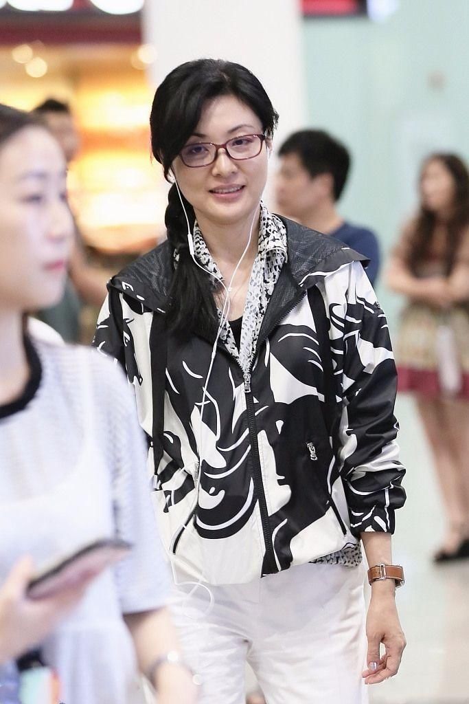 周涛的确是个美人，可跟董卿比，气质还是差了一大截!