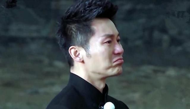 摘掉婚戒又传分手?李晨官方做出回应,网友:大猪蹄子不要解释