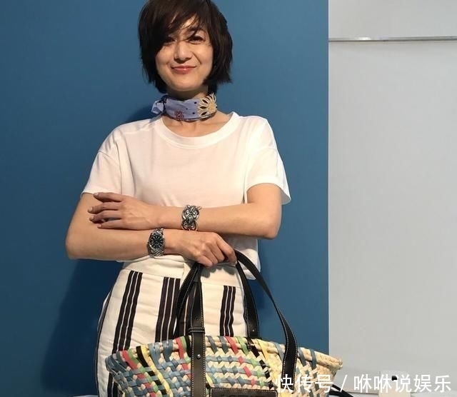  「日本」抗老可以用“穿”来应对，50岁日本模特富冈佳子用行动完美诠释