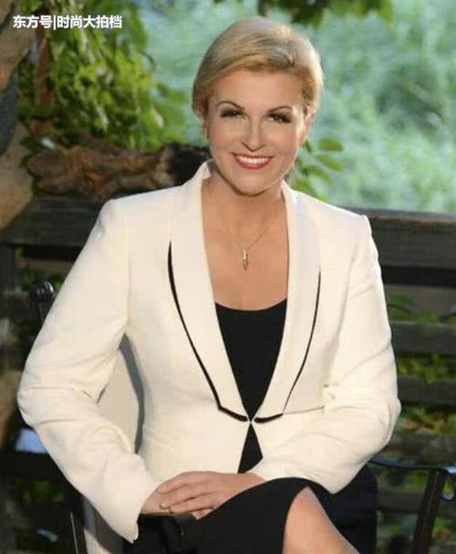 50岁法国女总统在观众席手舞足蹈，网友：世界杯最可爱的人！