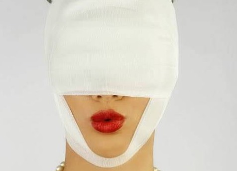 英国姥姥为美，花费11万去做整容，让男朋友有危机感