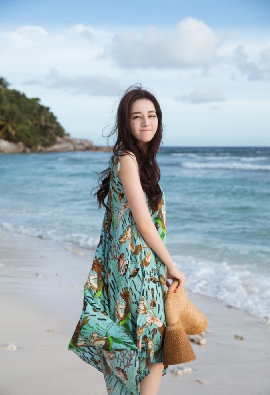 霍思燕被宠成18岁，迪丽热巴美人鱼本人，张钧宁一袭吊带惊艳众人