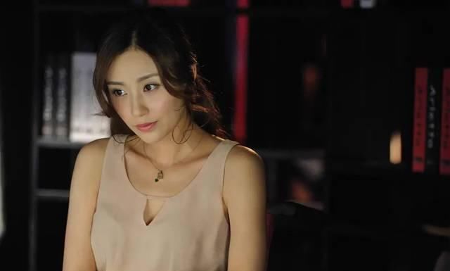  父女■她谈父女恋7年败5亿，离婚千万卖女拖垮前夫，35似嫩妹超潇洒
