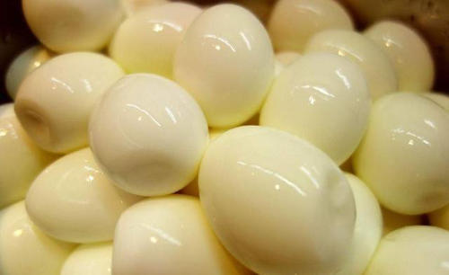 女人想消除眼袋，这四种食物就能去除，从此摆脱昂贵化妆品！