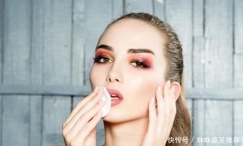 『女生』女生有这5个习惯,会让嘴唇变丑尤其第2个,不改掉难提升颜值