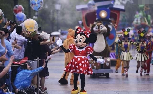 中国“最火”的景区，因游客数量多而暂停售票，排队长达14小时