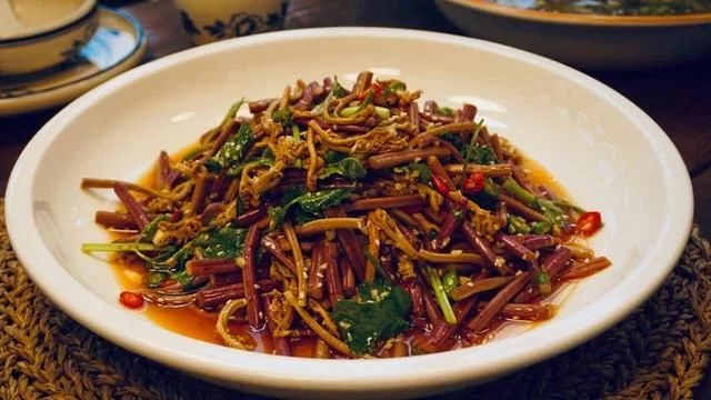重庆人都知道,3月吃折耳根是对春天最起码的尊重