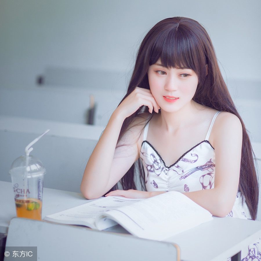 女人的15个小动作，让人浮想联翩