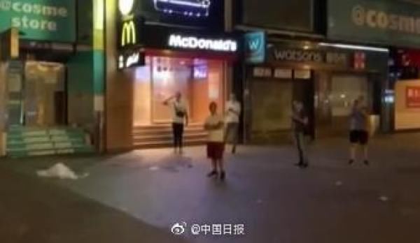 中国日报评爱国者重升国旗：这才是真正爱港香港人