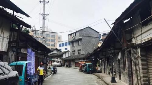 ?这座外地人移居首选的小区县，非常具有现代感，就位于重庆西部