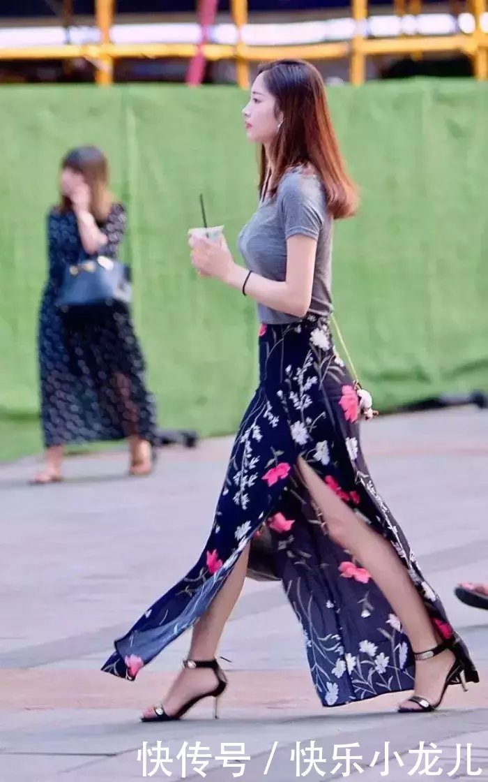 【设计】街拍:女生搭配高跟鞋,带着时尚与魅力的姿态