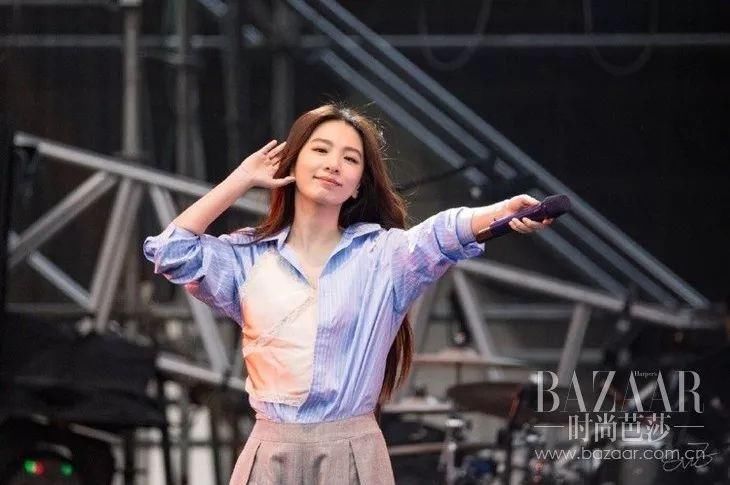 我真的不怕麻烦，谁叫这件“泳衣”一样的Bodysuit太时髦~